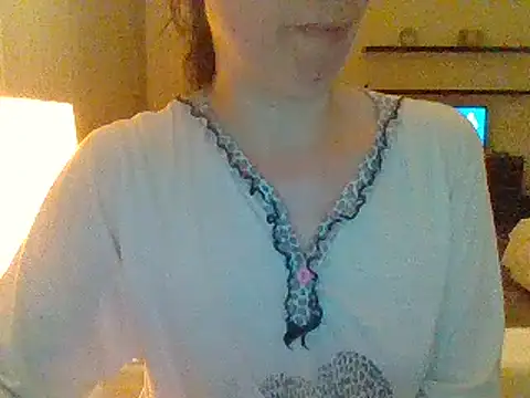 Snapshot of Moi_Lina chatting on 06.19.26 Moi Lina online show from 06.19.26