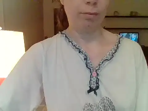 Snapshot of Moi_Lina chatting on 06.21.26 Moi Lina online show from 06.21.26