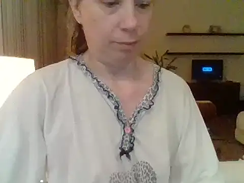 Snapshot of Moi_Lina chatting on 06.21.26 Moi Lina online show from 06.21.26
