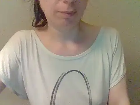Snapshot of Moi_Lina chatting on 06.27.26 Moi Lina online show from 06.27.26