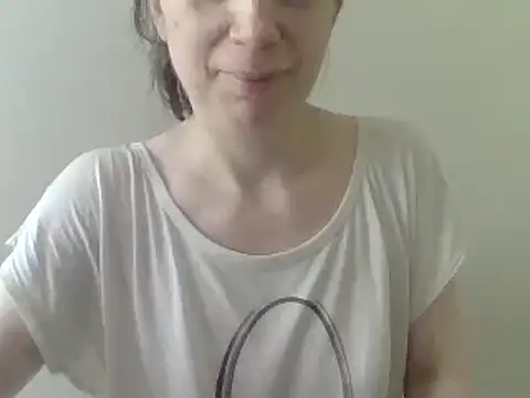 Snapshot of Moi_Lina chatting on 06.27.26 Moi Lina online show from 06.27.26