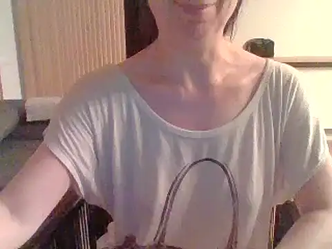 Snapshot of Moi_Lina chatting on 07.18.26 Moi Lina online show from 07.18.26
