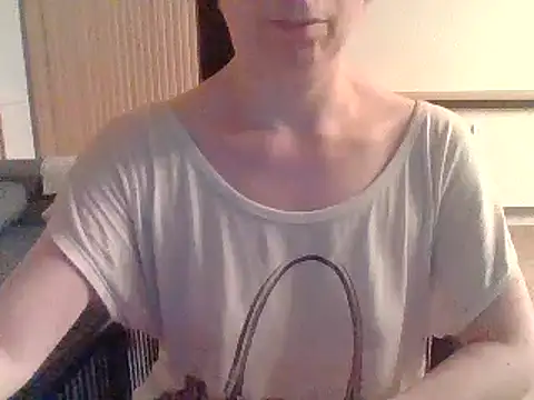 Snapshot of Moi_Lina chatting on 07.20.26 Moi Lina online show from 07.20.26
