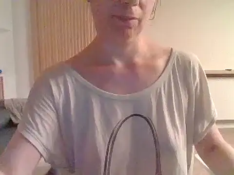 Snapshot of Moi_Lina chatting on 07.26.26 Moi Lina online show from 07.26.26