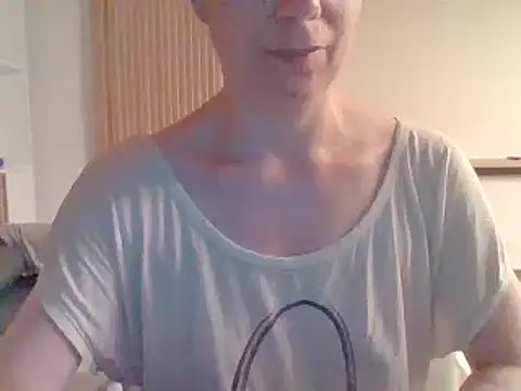 Snapshot of Moi_Lina chatting on 07.28.26 Moi Lina online show from 07.28.26