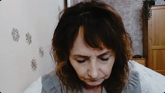 Snapshot of AnnieEltgant chatting on 11.23.25 AnnieEltgant online show from 11.23.25