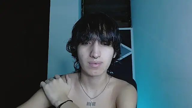 Snapshot of littlextreme chatting on 05.18.26 littlextreme online show from 05.18.26