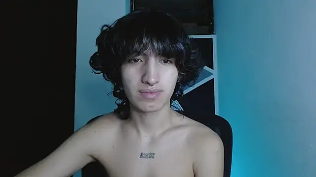 Snapshot of littlextreme chatting on 05.19.26 littlextreme online show from 05.19.26