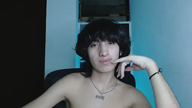 Snapshot of littlextreme chatting on 05.21.26 littlextreme online show from 05.21.26