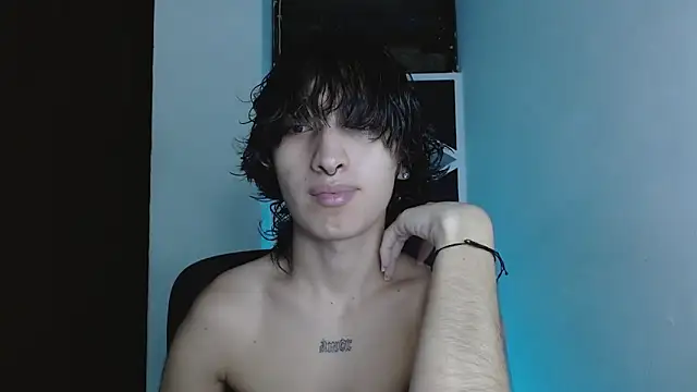 Snapshot of littlextreme chatting on 05.27.26 littlextreme online show from 05.27.26