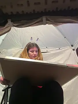 DaisyVibesss online show from 12.12.24