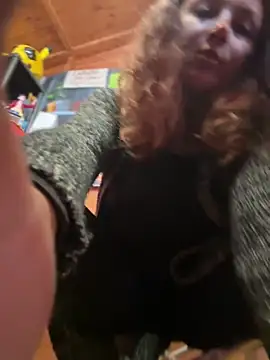 Snapshot of DaisyVibesss chatting on 12.19.25 DaisyVibesss online show from 12.19.25