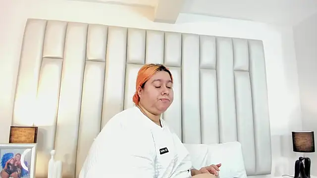 aandreaperez online show from 10.20.25