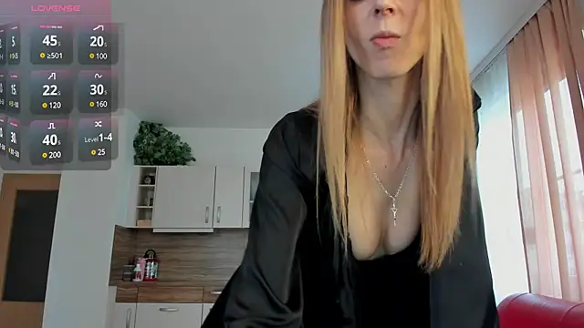 Snapshot of XValkyrieX chatting on 02.08.25 XValkyrieX online show from 02.08.25