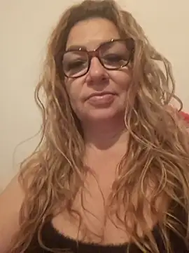 Snapshot of gisela27 chatting on 07.29.26 gisela27 online show from 07.29.26