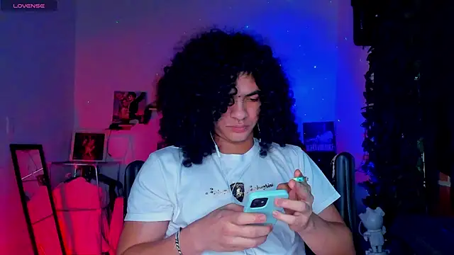 Snapshot of sweetvond_ chatting on 11.12.25 sweetvond online show from 11.12.25