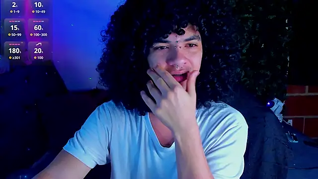 Snapshot of sweetvond_ chatting on 11.25.25 sweetvond online show from 11.25.25