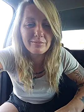 SheIsSomething online show from 03.05.25