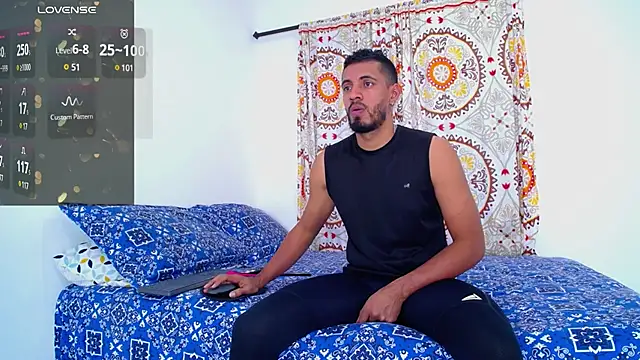 Snapshot of steven_smith05 chatting on 12.15.24 steven smith05 online show from 12.15.24