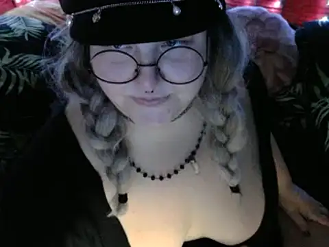 Snapshot of ThickBones chatting on 12.08.24 ThickBones online show from 12.08.24