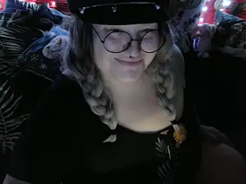 Snapshot of ThickBones chatting on 12.15.24 ThickBones online show from 12.15.24