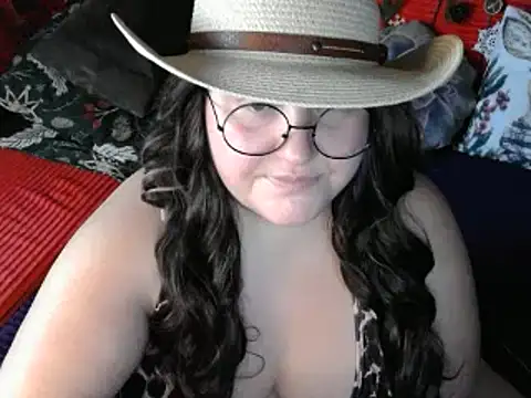 Snapshot of ThickBones chatting on 01.23.25 ThickBones online show from 01.23.25