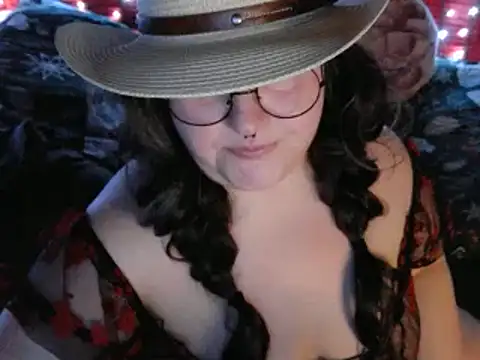 Snapshot of ThickBones chatting on 03.19.25 ThickBones online show from 03.19.25