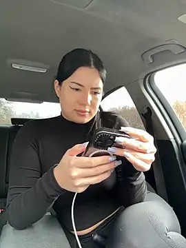 Snapshot of clairewntr chatting on 12.21.24 clairewntr online show from 12.21.24