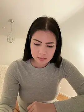 Snapshot of clairewntr chatting on 01.19.25 clairewntr online show from 01.19.25