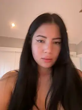 Snapshot of clairewntr chatting on 02.05.25 clairewntr online show from 02.05.25