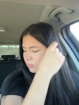 Snapshot of clairewntr chatting on 03.19.25 clairewntr online show from 03.19.25