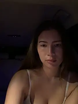 Snapshot of clairewntr chatting on 05.24.26 clairewntr online show from 05.24.26