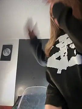 Snapshot of _Danna chatting on 11.14.25 Danna online show from 11.14.25