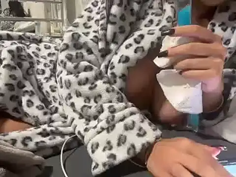 Snapshot of tbaexoxox chatting on 09.22.25 tbaexoxox online show from 09.22.25