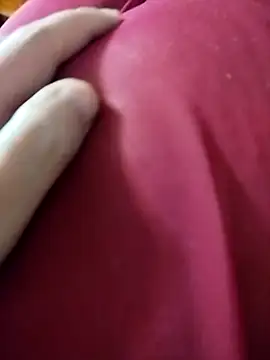 LovlyAnnie online show from 11.17.25