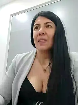 Snapshot of aisha_latina chatting on 02.21.25 aisha latina online show from 02.21.25