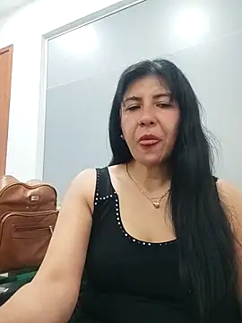 Snapshot of aisha_latina chatting on 09.19.25 aisha latina online show from 09.19.25