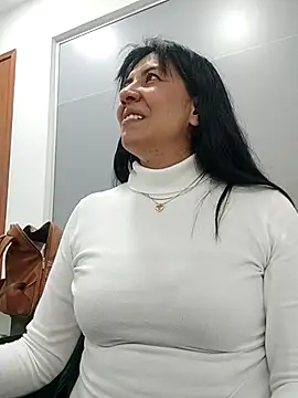 Snapshot of aisha_latina chatting on 09.23.25 aisha latina online show from 09.23.25