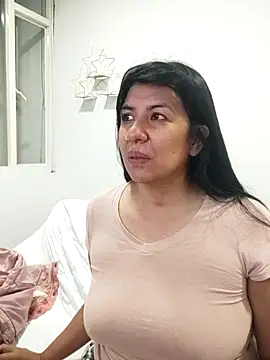 Snapshot of aisha_latina chatting on 02.17.26 aisha latina online show from 02.17.26