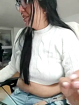 Snapshot of aisha_latina chatting on 03.11.26 aisha latina online show from 03.11.26