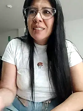 aisha latina online show from 06.12.26