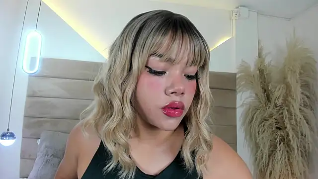 Snapshot of ValerieDiaz_ chatting on 10.21.25 ValerieDiaz online show from 10.21.25