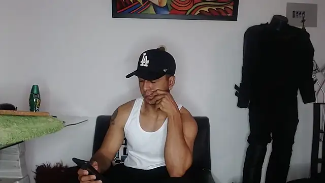 Snapshot of Black_hot266 chatting on 04.11.26 Black hot266 online show from 04.11.26