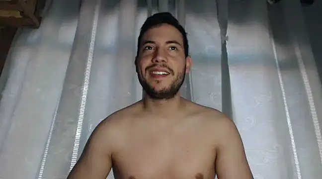 Snapshot of Armando_2002 chatting on 01.21.25 Armando 2002 online show from 01.21.25