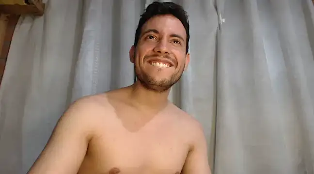 Snapshot of Armando_2002 chatting on 01.25.25 Armando 2002 online show from 01.25.25