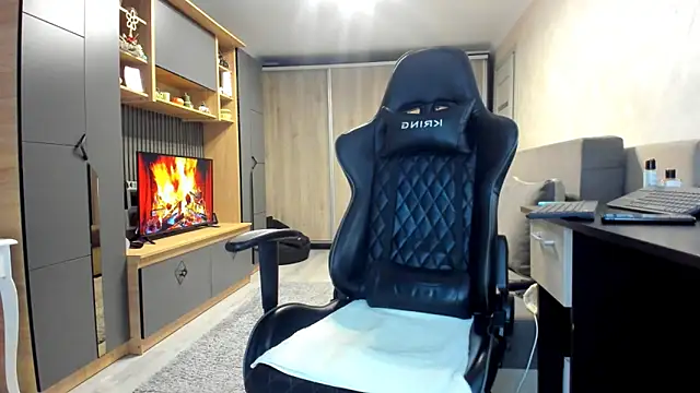 Claire95  online show from 10.15.25