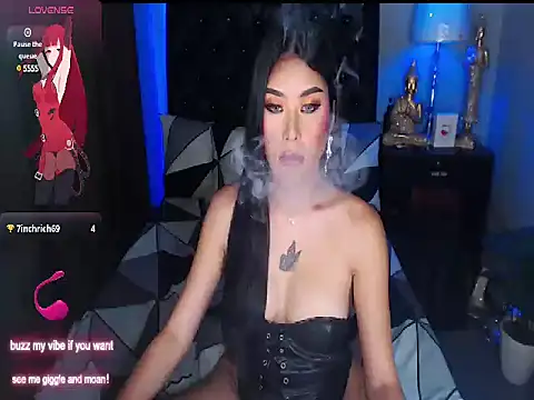 Snapshot of BigCockGODDESS chatting on 12.18.24 BigCockGODDESS online show from 12.18.24