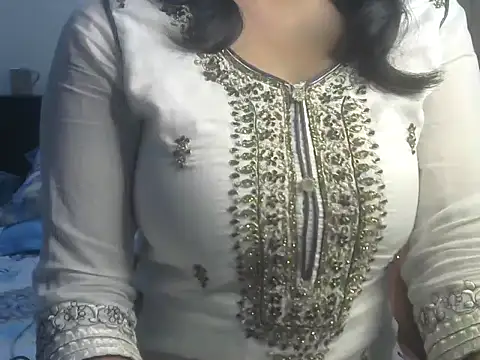 Snapshot of SiaraSiyA chatting on 02.21.25 SiaraSiyA online show from 02.21.25