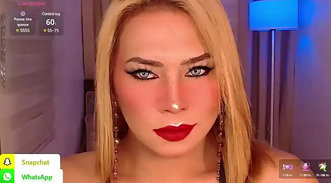 Snapshot of QUEEN_GIAMOORE69 chatting on 12.12.24 QUEEN GIAMOORE69 online show from 12.12.24