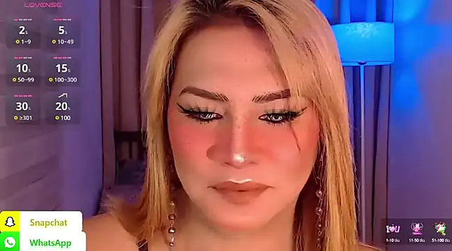 Snapshot of QUEEN_GIAMOORE69 chatting on 01.05.25 QUEEN GIAMOORE69 online show from 01.05.25